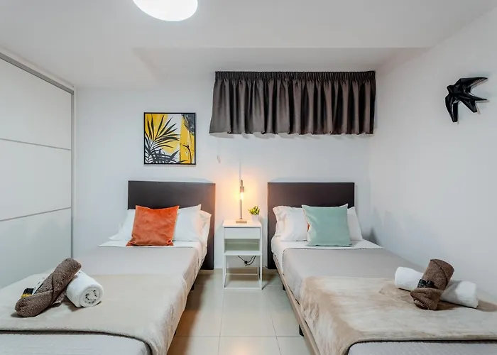 Nyaraló Obsidian Peridotita Costa Adeje (Tenerife)